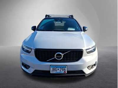 2022 Volvo XC40, $25995. Photo 2