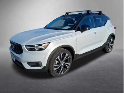 2022 Volvo XC40, $25995. Photo 3