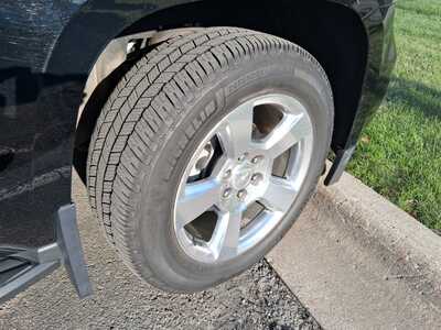 2017 Chevrolet Suburban, $11995. Photo 4