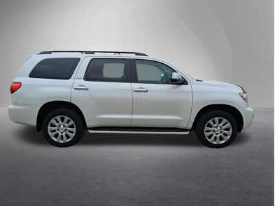 2016 Toyota Sequoia, $28894. Photo 2