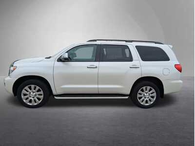 2016 Toyota Sequoia, $28894. Photo 4