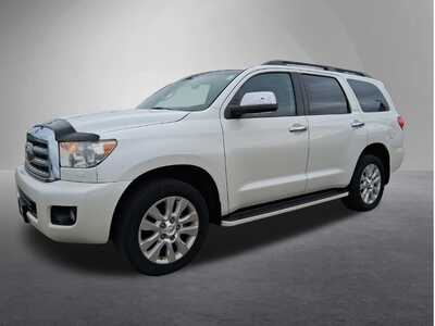 2016 Toyota Sequoia, $28894. Photo 5