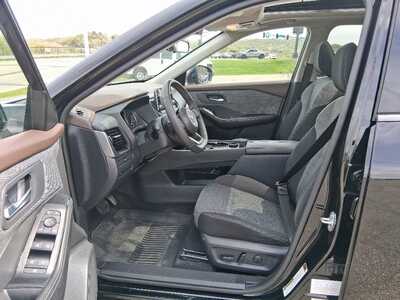 2021 Nissan Rogue, $22211. Photo 8