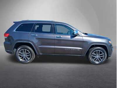 2018 Jeep Grand Cherokee, $16822. Photo 2