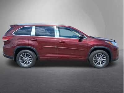 2017 Toyota Highlander, $24998. Photo 2