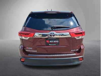 2017 Toyota Highlander, $24998. Photo 3
