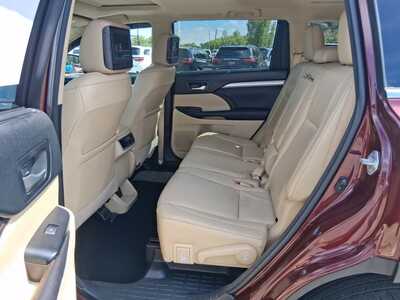 2017 Toyota Highlander, $24998. Photo 9