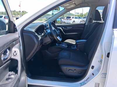 2020 Nissan Rogue, $15644. Photo 8