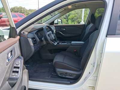 2023 Nissan Rogue, $23619. Photo 9