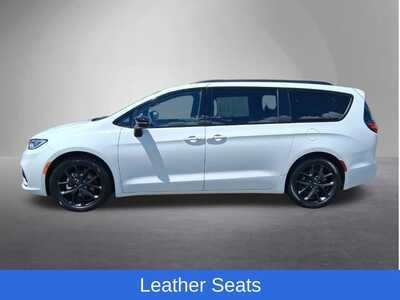 2025 Chrysler Pacifica, $35222. Photo 4