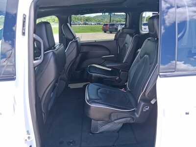 2025 Chrysler Pacifica, $35222. Photo 9