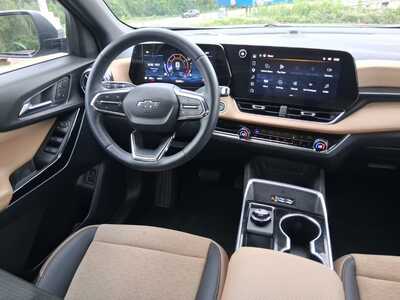 2025 Chevrolet Equinox, $30951. Photo 11