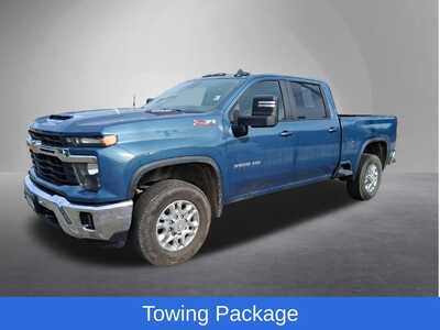 2025 Chevrolet 3500 Crew Cab, $59999. Photo 3