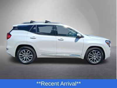 2023 GMC Terrain, $28844. Photo 2