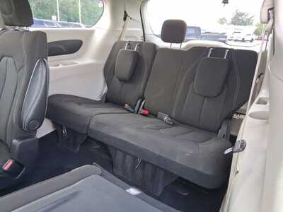 2023 Chrysler Voyager, $21980. Photo 10