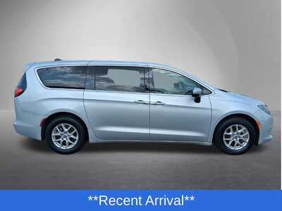 2023 Chrysler Voyager, $21980. Photo 2