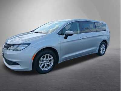 2023 Chrysler Voyager, $21980. Photo 5