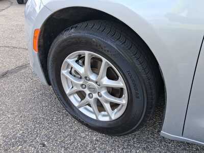 2023 Chrysler Voyager, $21980. Photo 7