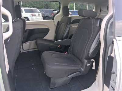 2023 Chrysler Voyager, $21980. Photo 9