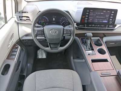 2024 Toyota Sienna, $37999. Photo 11