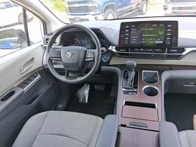 2024 Toyota Sienna, $36522. Photo 12