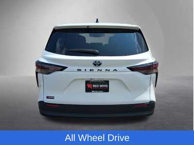 2024 Toyota Sienna, $37999. Photo 3