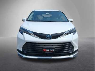 2024 Toyota Sienna, $37999. Photo 6