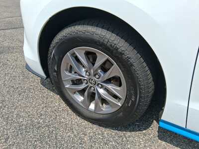 2024 Toyota Sienna, $37999. Photo 7