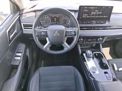 2025 Mitsubishi Outlander, $27988. Photo 10