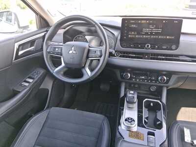 2025 Mitsubishi Outlander, $27988. Photo 11