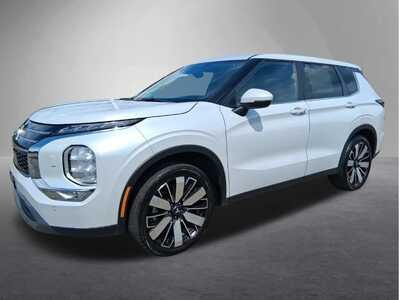2025 Mitsubishi Outlander, $27988. Photo 5