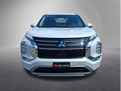 2025 Mitsubishi Outlander, $27988. Photo 6