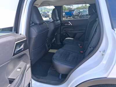 2025 Mitsubishi Outlander, $27988. Photo 9