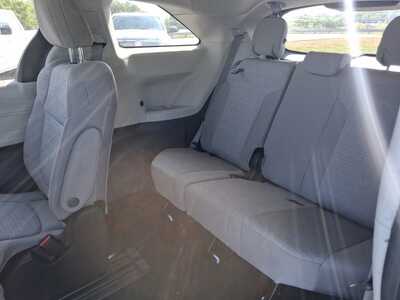 2023 Toyota Sienna, $29798. Photo 11