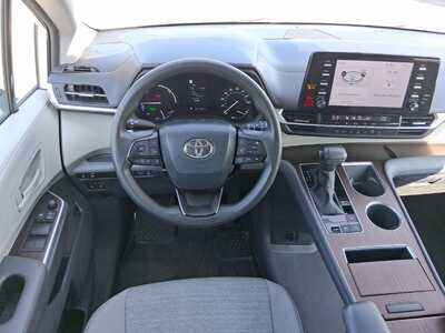 2023 Toyota Sienna, $29798. Photo 12