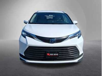 2023 Toyota Sienna, $29798. Photo 6