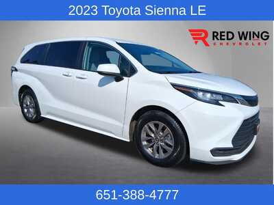 2023 Toyota Sienna, $29798. Photo 1