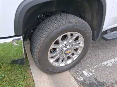 2025 Chevrolet 3500 Crew Cab, $65999. Photo 4
