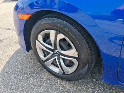 2017 Honda Civic, $15688. Photo 7