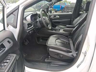 2025 Chrysler Pacifica, $33999. Photo 11