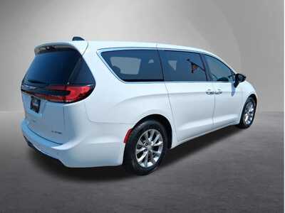 2026 Chrysler Pacifica, $36098. Photo 3