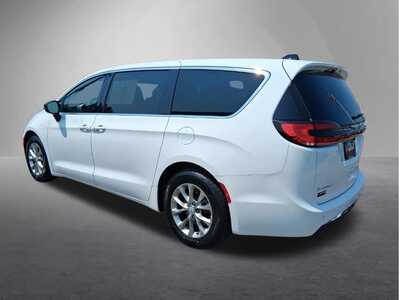2026 Chrysler Pacifica, $36098. Photo 5