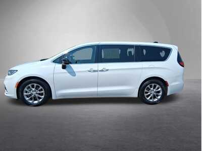 2026 Chrysler Pacifica, $36098. Photo 6