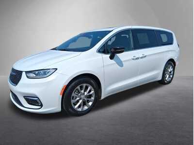 2026 Chrysler Pacifica, $36098. Photo 7