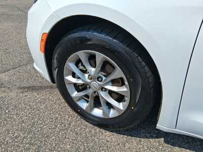 2026 Chrysler Pacifica, $36098. Photo 9