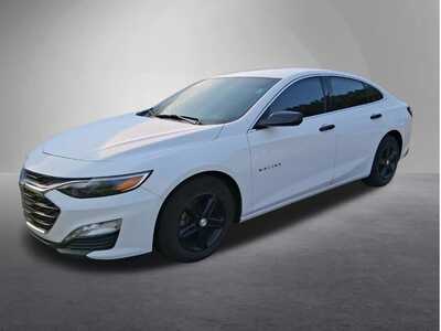 2022 Chevrolet Malibu, $15499. Photo 3