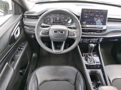 2025 Jeep Compass, $23460. Photo 12