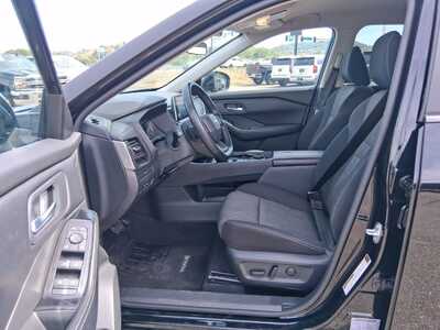 2025 Nissan Rogue, $21861. Photo 10