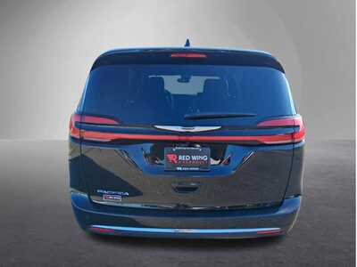 2025 Chrysler Pacifica, $25699. Photo 4