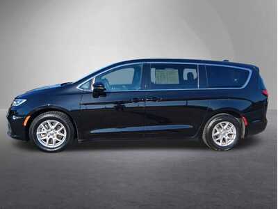 2025 Chrysler Pacifica, $25699. Photo 6